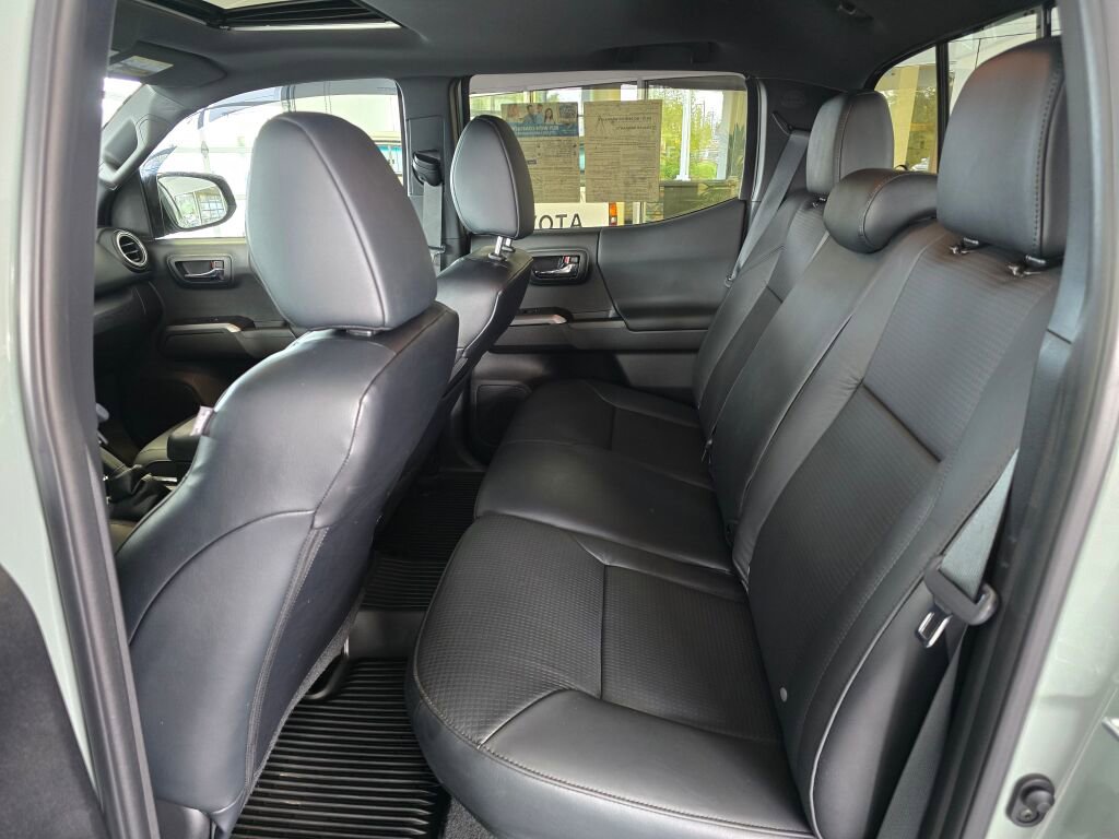 Used 2023 Toyota Tacoma TRD Off-Road w/ TRD Premium Off Road Package image 37
