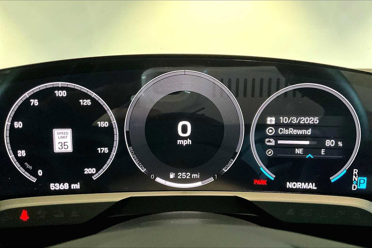 Used 2025 Porsche Taycan image 21