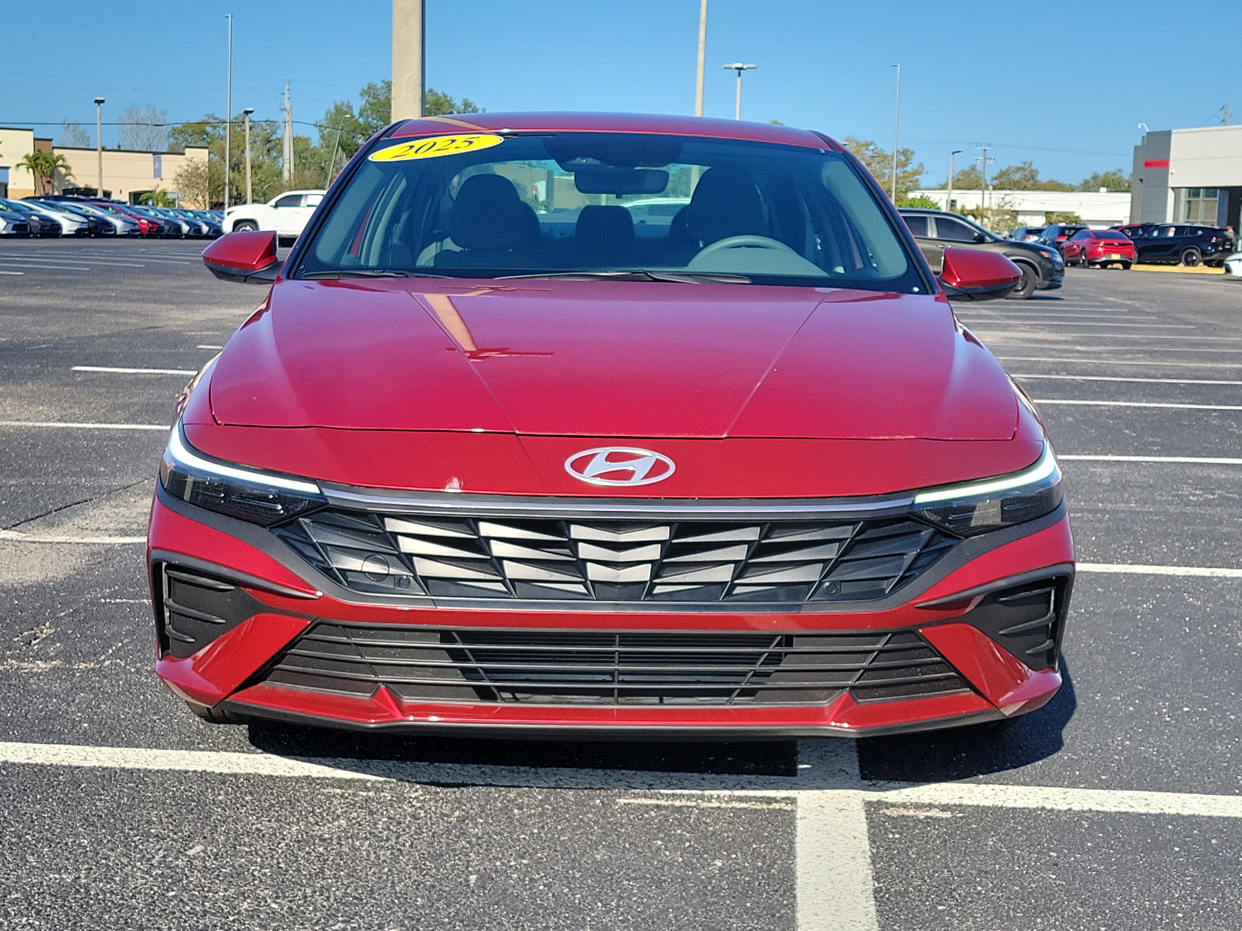 Used 2025 Hyundai Elantra SE image 2