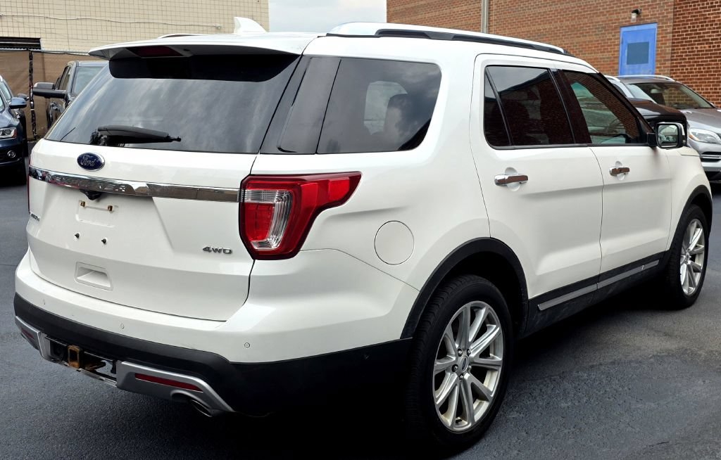 Used 2017 Ford Explorer Limited w/ Equipment Group 301A AWD/4WD image 2