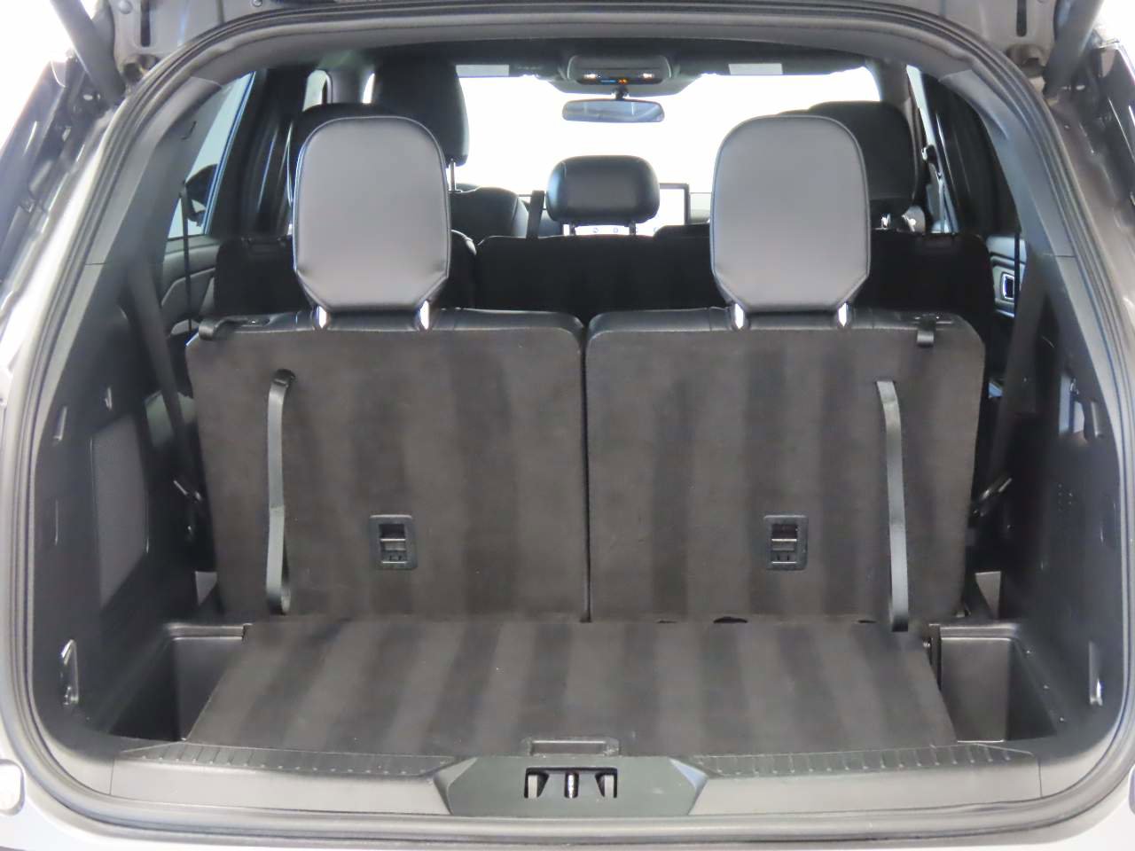 Used 2025 Ford Explorer ST-Line w/ ST-Line Street Pack AWD/4WD image 16