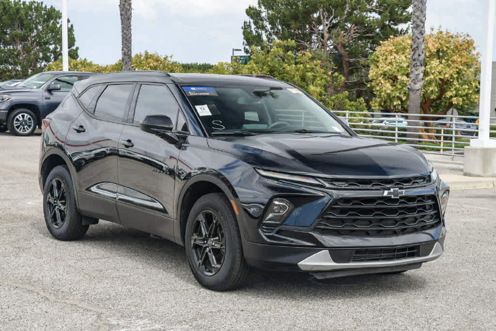 Used 2023 Chevrolet Blazer LT w/ Convenience Package FWD image 3