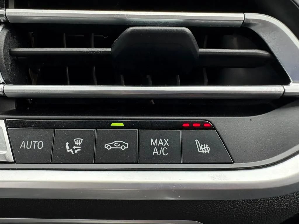 Used 2021 BMW X7 xDrive40i w/ Premium Package AWD/4WD image 16