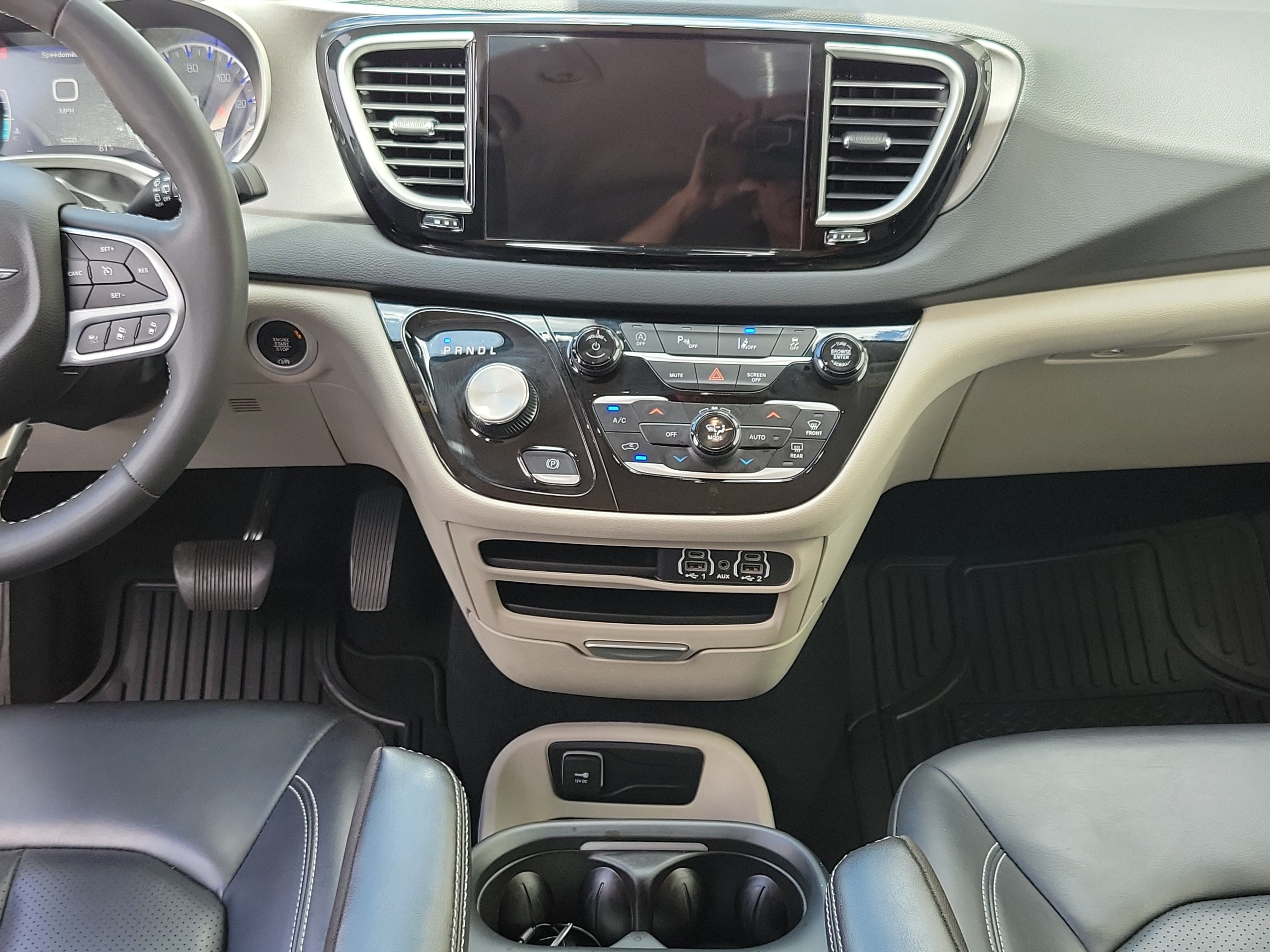 Used 2023 Chrysler Pacifica Touring-L FWD image 21