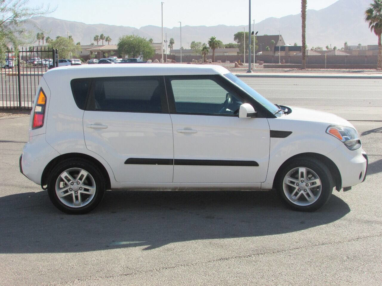Used 2011 Kia Soul + w/ Audio Pkg image 12