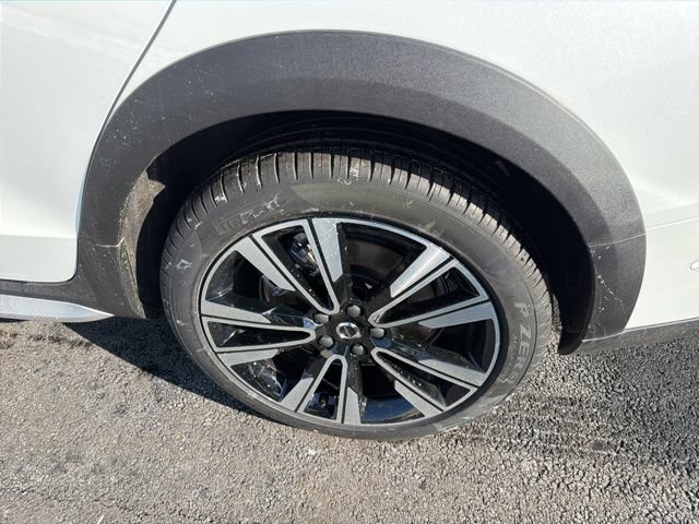 New 2026 Volvo V60 B5 Cross Country Ultra w/ Protection Package Premier AWD/4WD image 6