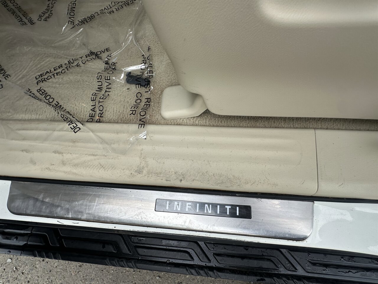 Used 2014 INFINITI QX80 4WD w/ Deluxe Touring Package image 14