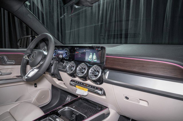 New 2025 Mercedes-Benz EQB 300 4MATIC image 15