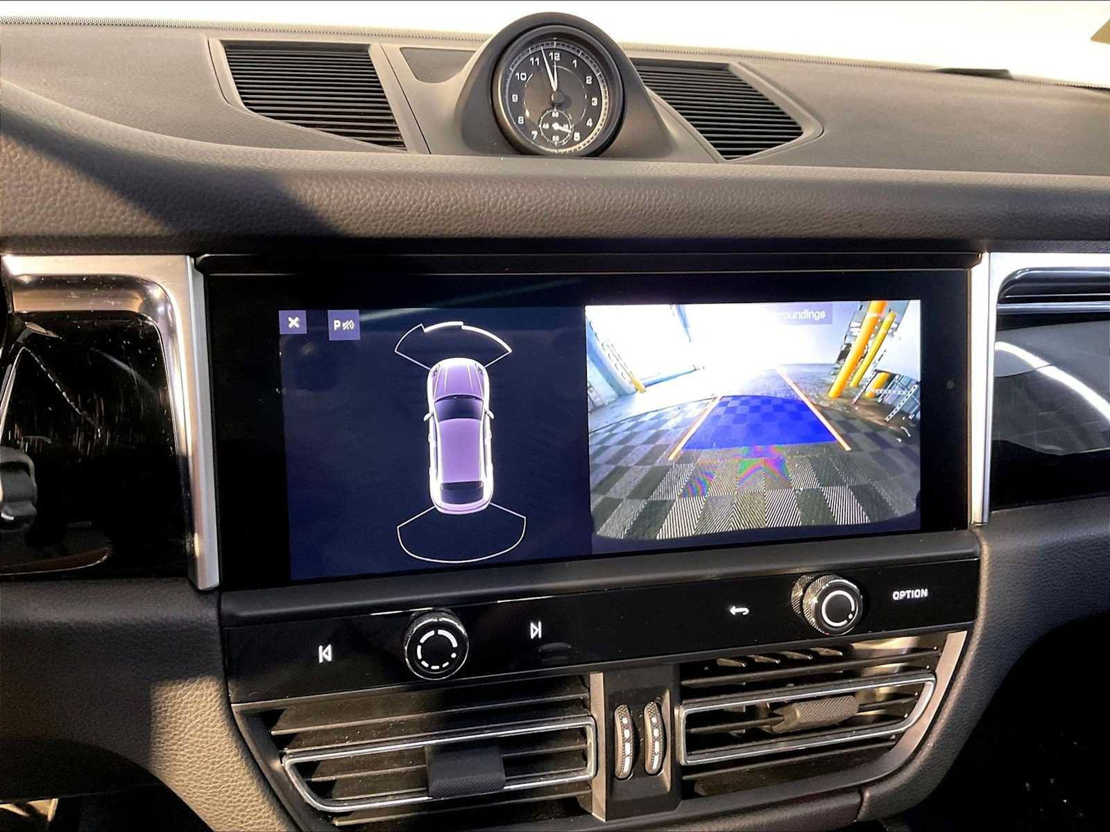 Certified 2023 Porsche Macan AWD/4WD image 31