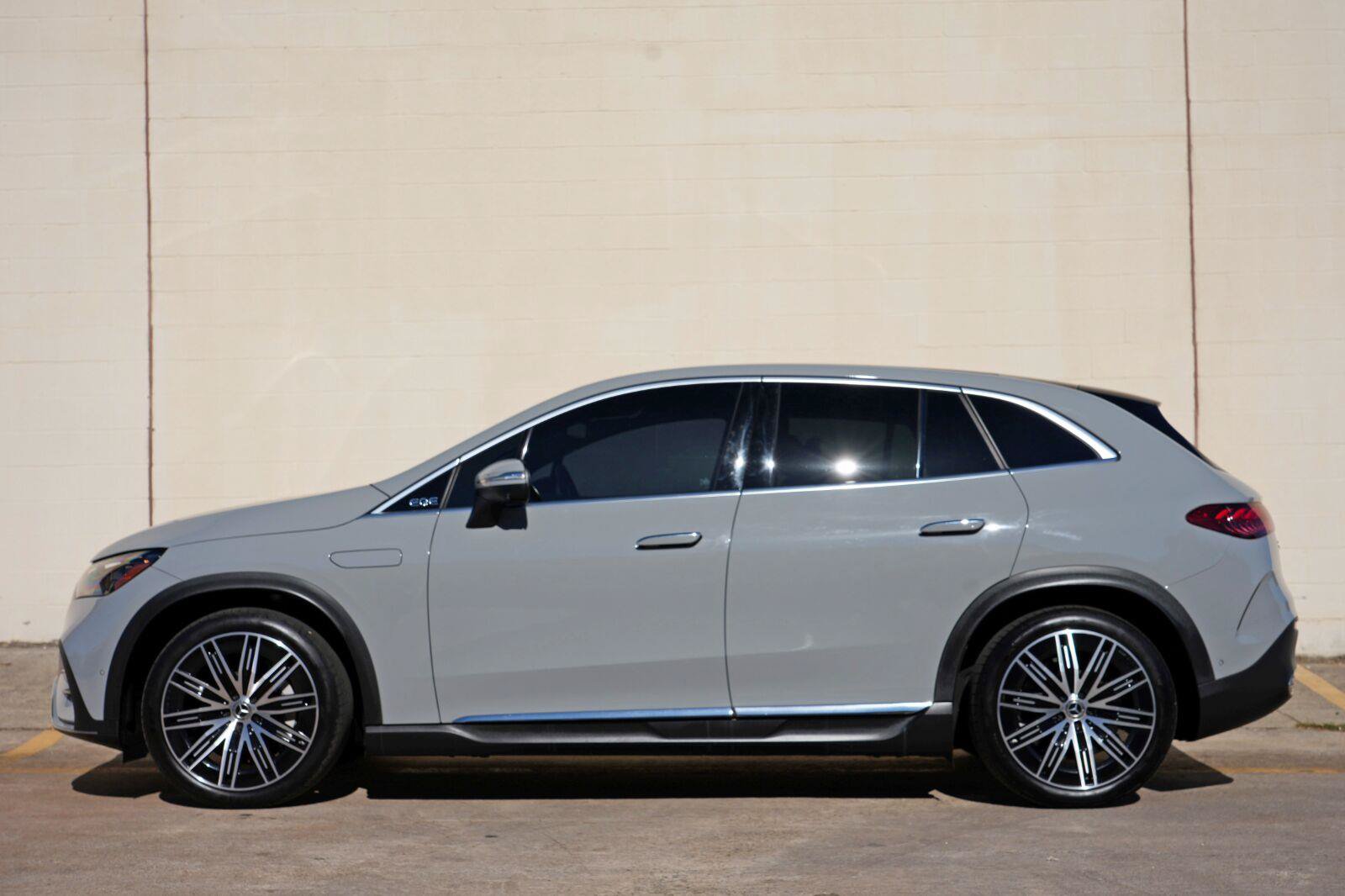 Used 2023 Mercedes-Benz EQE 350+ SUV w/ AMG Line Exterior Package image 8