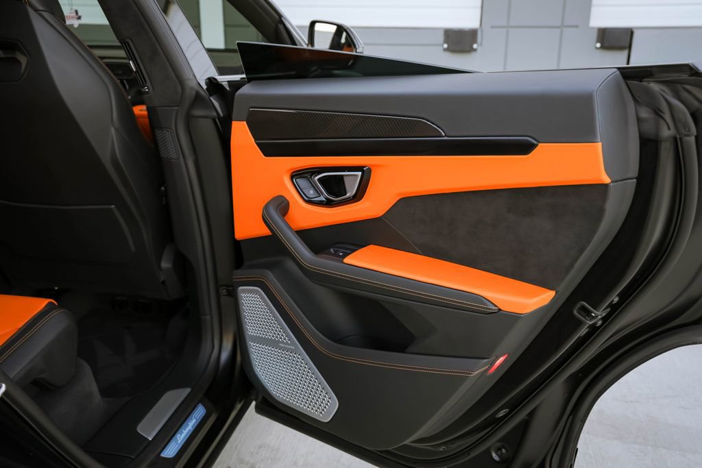 Used 2022 Lamborghini Urus image 32