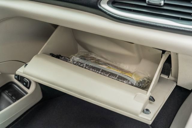 Used 2019 Chrysler Pacifica Touring-L FWD image 47