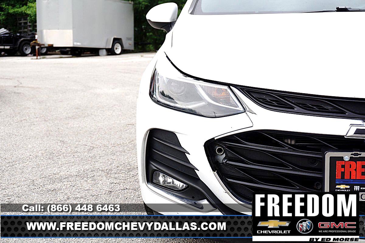 Used 2019 Chevrolet Cruze LT w/ Convenience Package FWD image 9