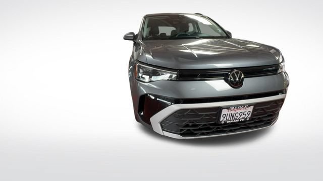 Certified 2025 Volkswagen Taos S AWD/4WD image 3