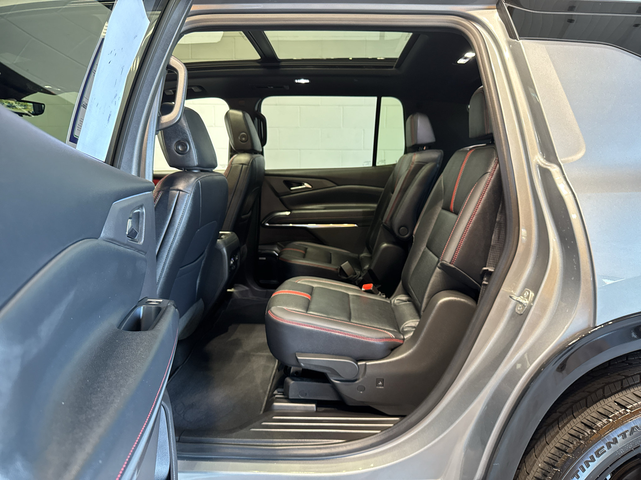 Used 2026 Chevrolet Traverse RS AWD/4WD image 12