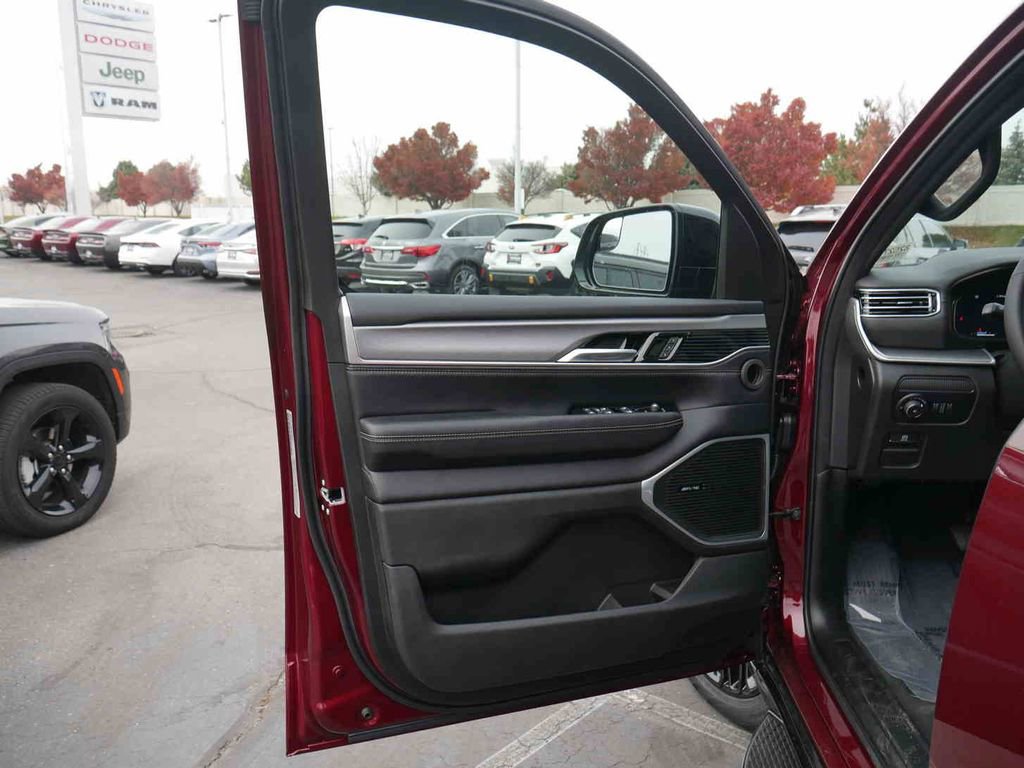 New 2025 Jeep Wagoneer L Series II w/ Convenience Group I AWD/4WD image 27