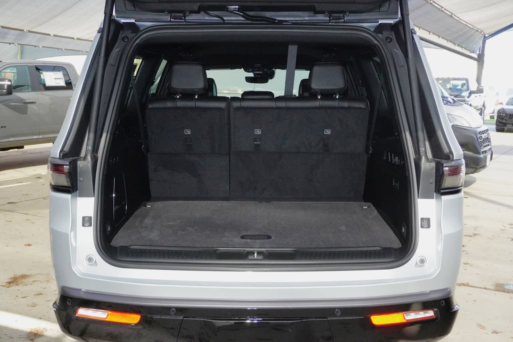 New 2026 Jeep Grand Wagoneer L Limited AWD/4WD image 13