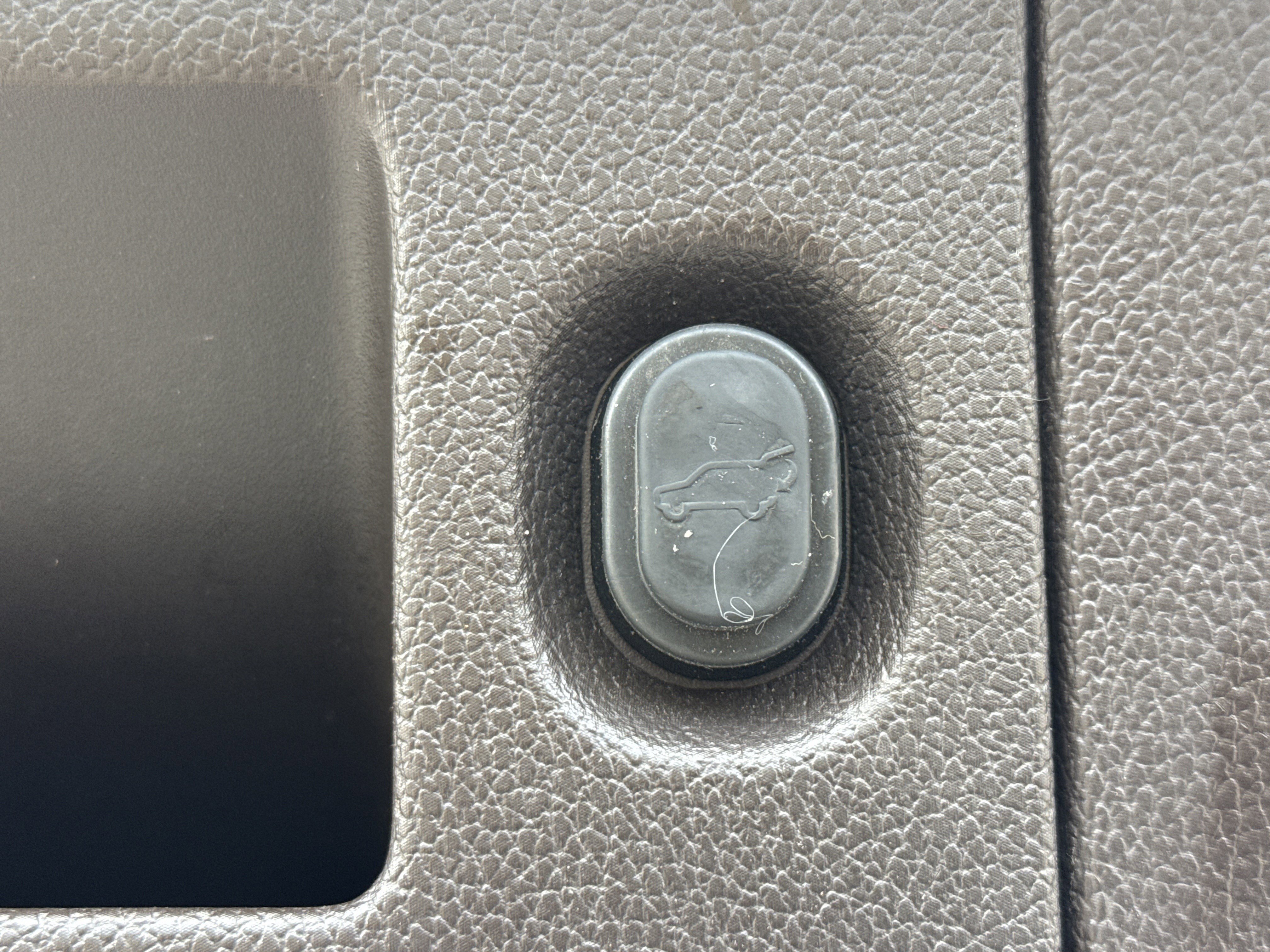 Used 2016 GMC Yukon XL Denali w/ Open Road Package image 38