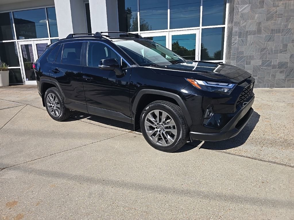 Used 2022 Toyota RAV4 XLE Premium image 3