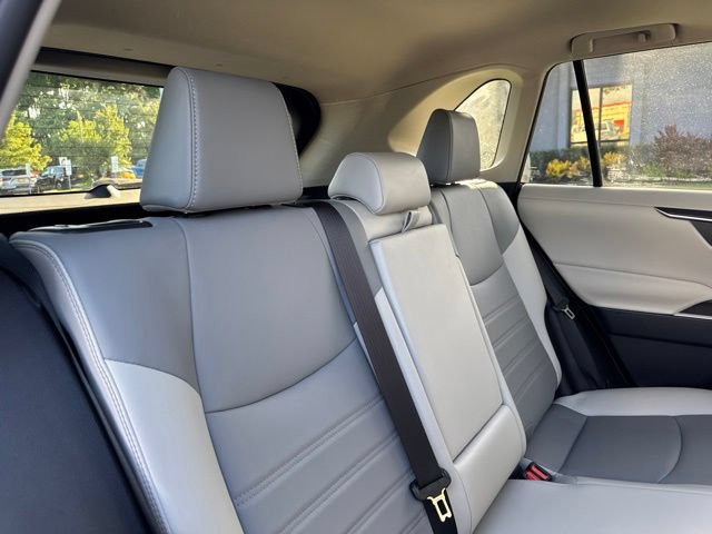 Used 2020 Toyota RAV4 XLE Premium FWD image 15