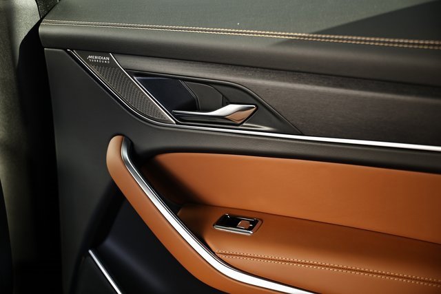 New 2026 Jaguar F-PACE R-Dynamic S image 32