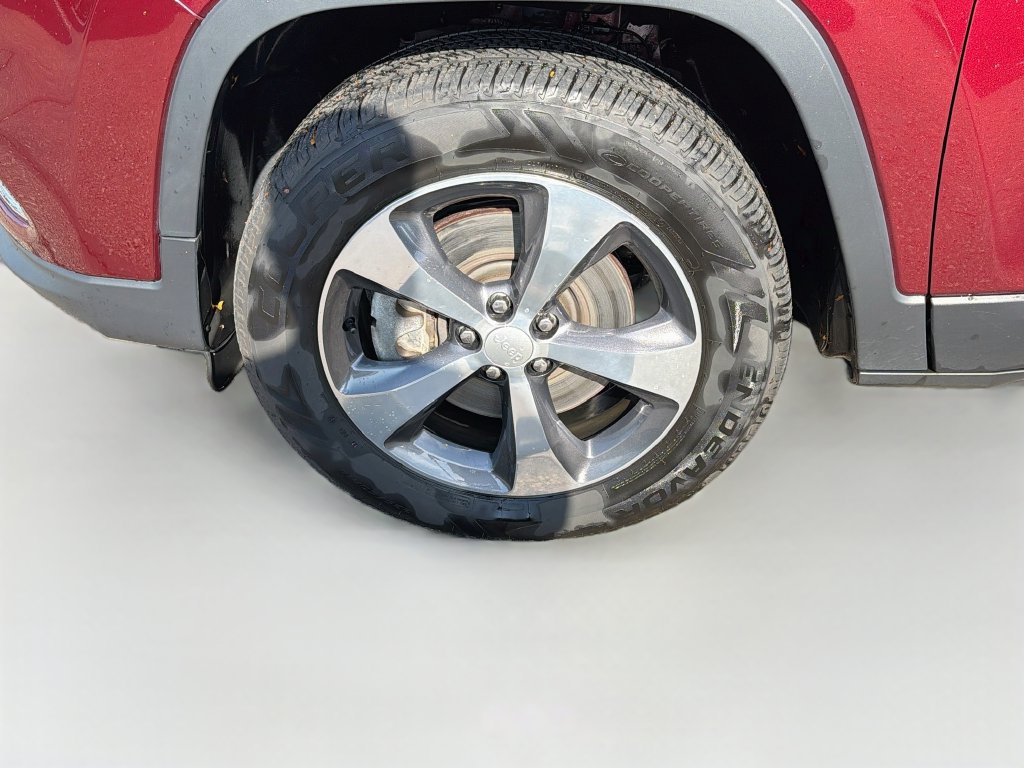Used 2020 Jeep Cherokee Limited AWD/4WD image 32