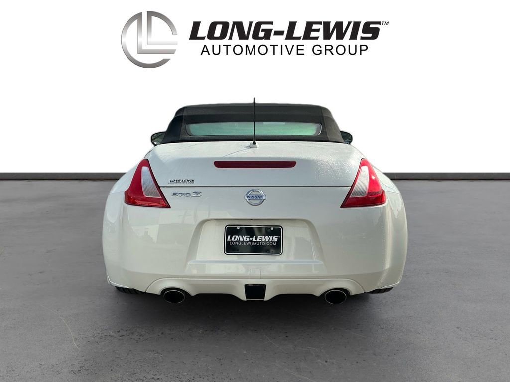 Used 2010 Nissan 370Z Touring image 5