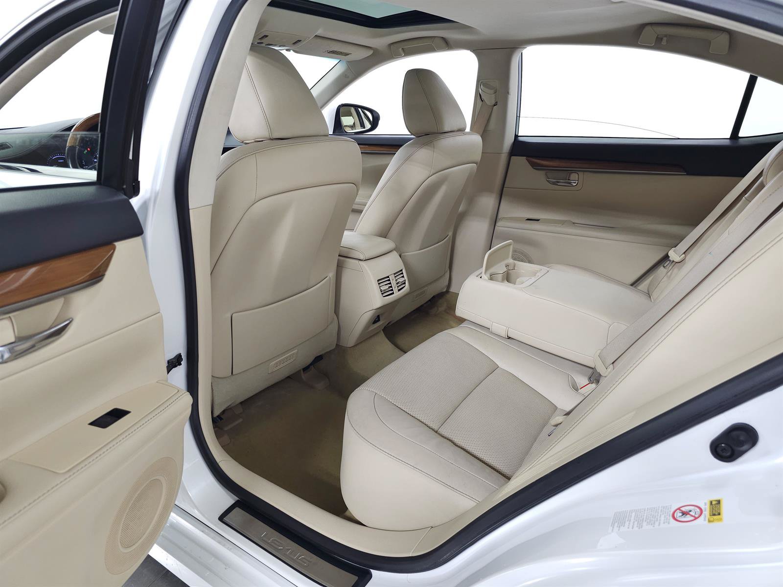 Used 2014 Lexus ES 300h w/ Luxury Package w/Bamboo Trim FWD image 28