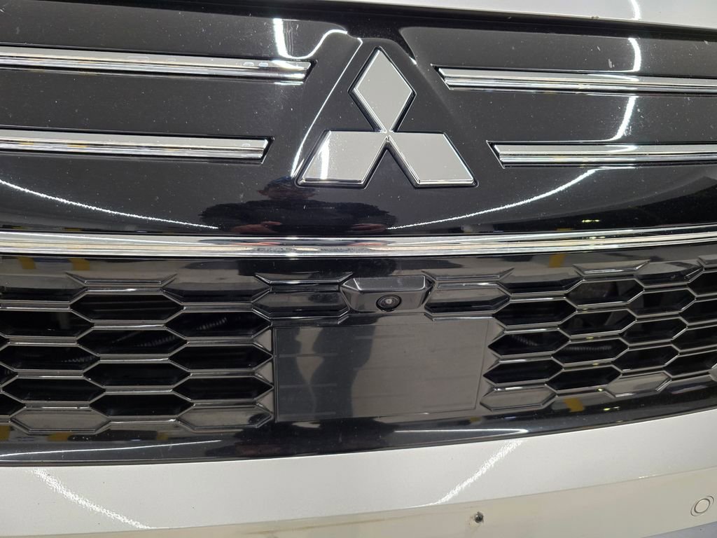 Used 2025 Mitsubishi Outlander SE FWD image 9