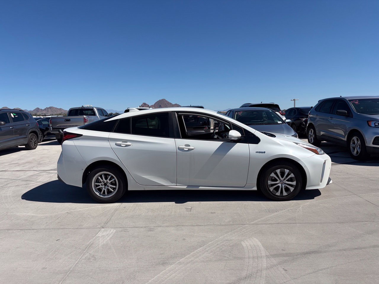 Used 2020 Toyota Prius XLE w/ Advanced Technology Package AWD/4WD image 3