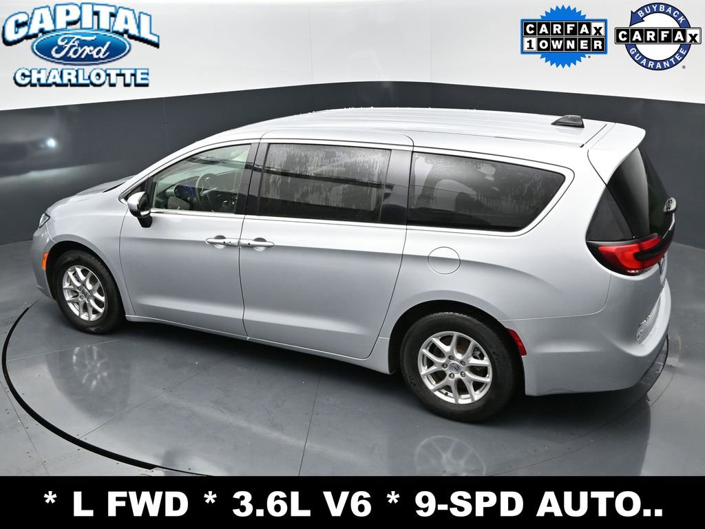 Used 2023 Chrysler Pacifica Touring-L FWD image 29
