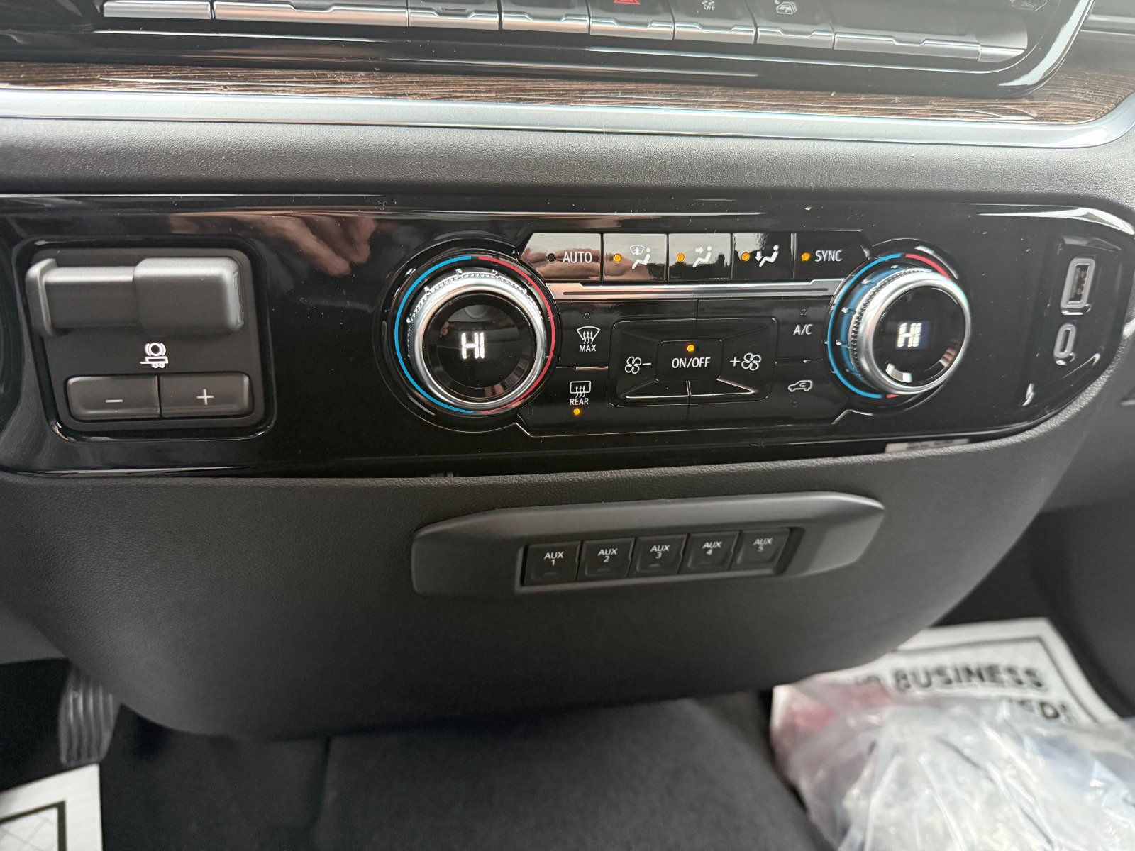 New 2026 GMC Sierra 3500 SLE image 27