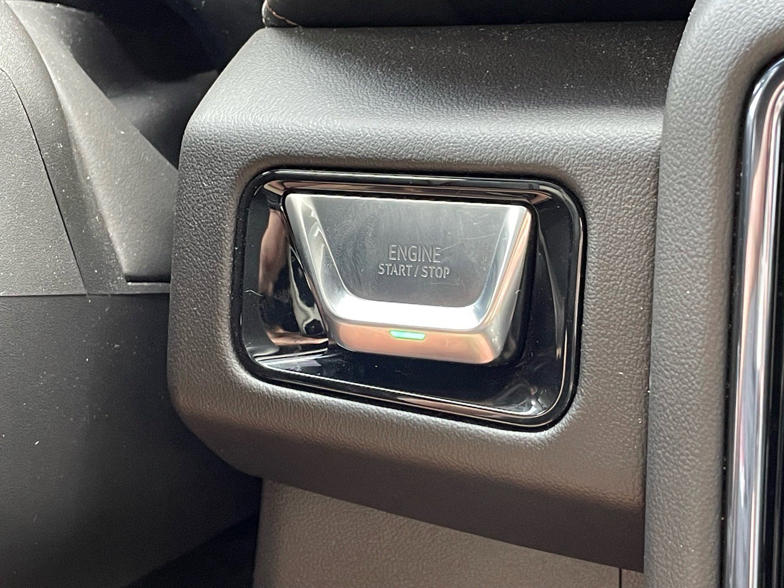 Used 2025 GMC Yukon AT4 w/ Premium Trailering Package image 19