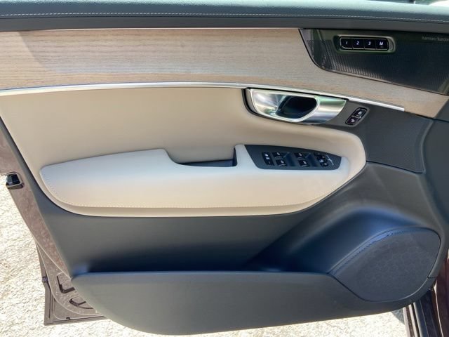 New 2026 Volvo XC90 T8 Plus w/ Protection Package Premier AWD/4WD image 13