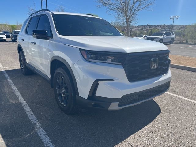 Certified 2025 Honda Pilot TrailSport image 3