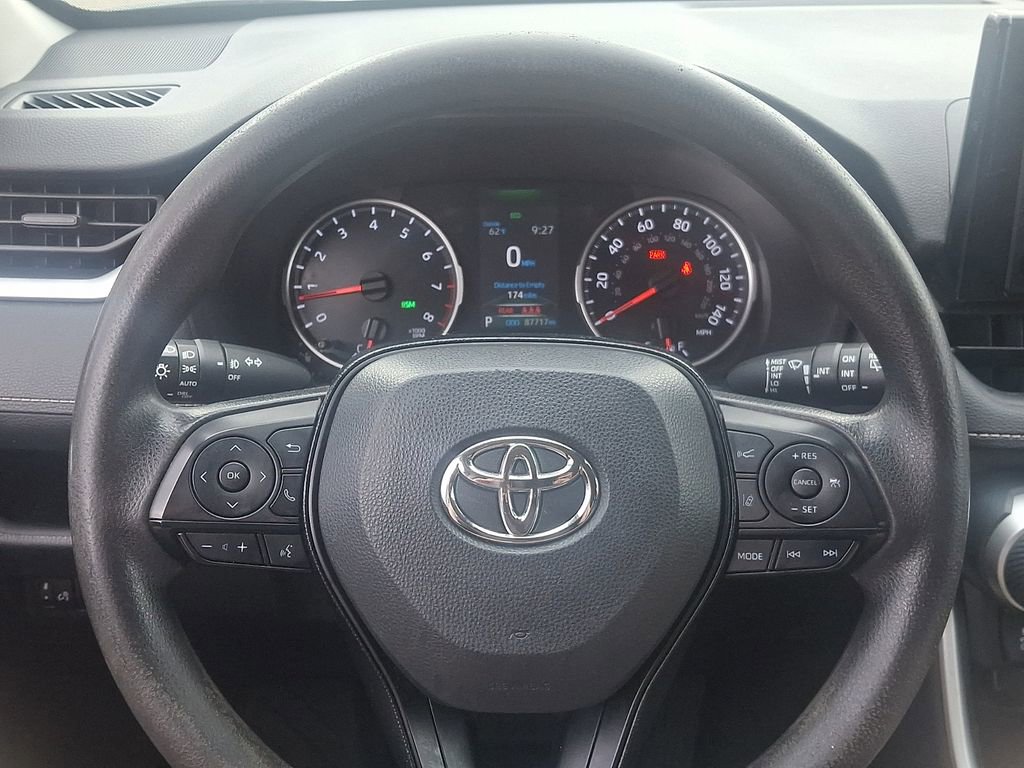 Used 2021 Toyota RAV4 XLE image 19