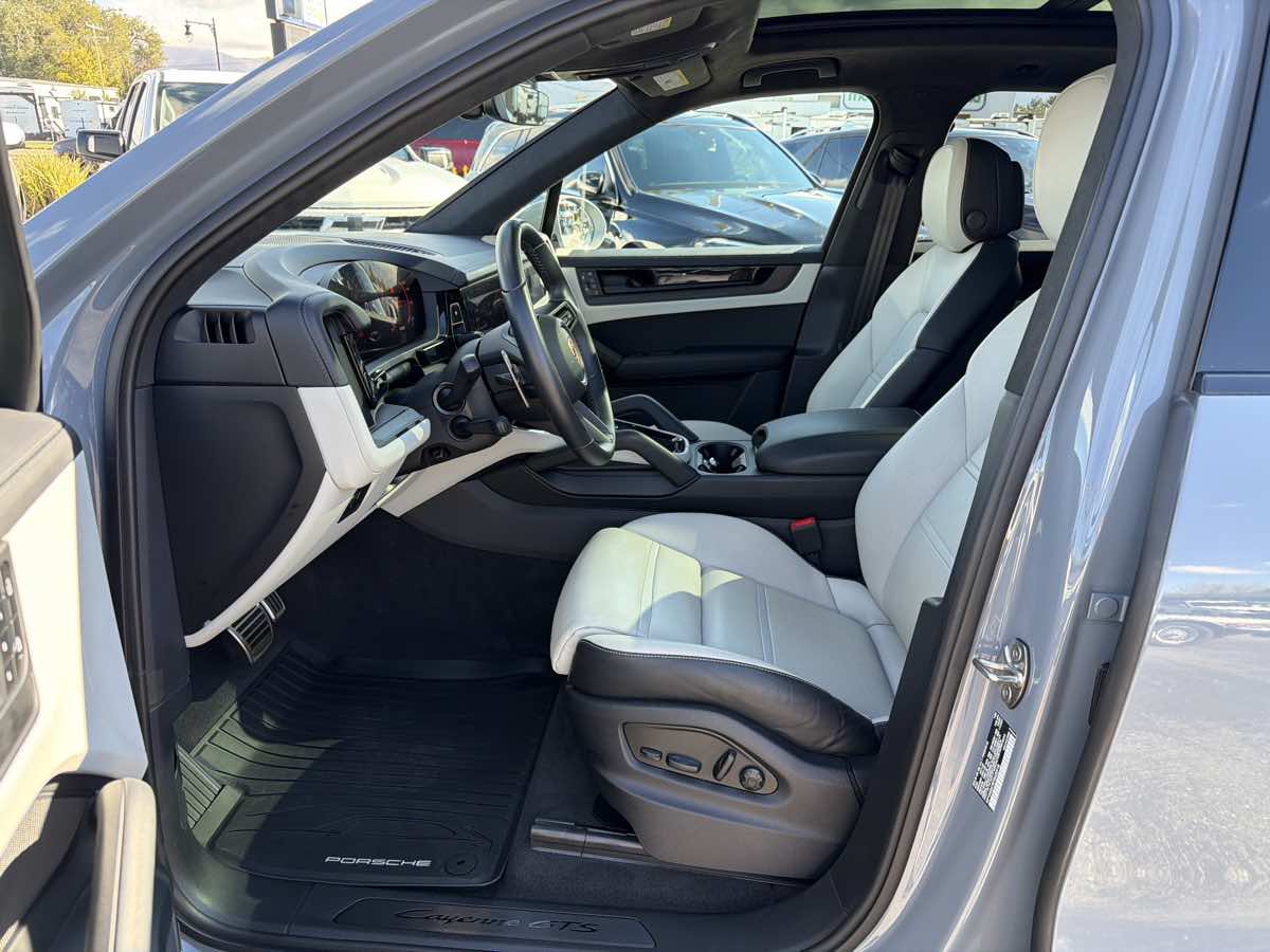 Used 2026 Porsche Cayenne GTS AWD/4WD image 18