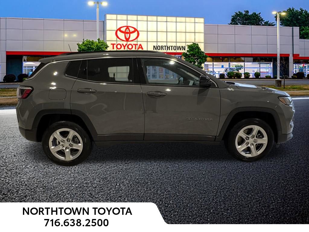 Used 2024 Jeep Compass Latitude image 11