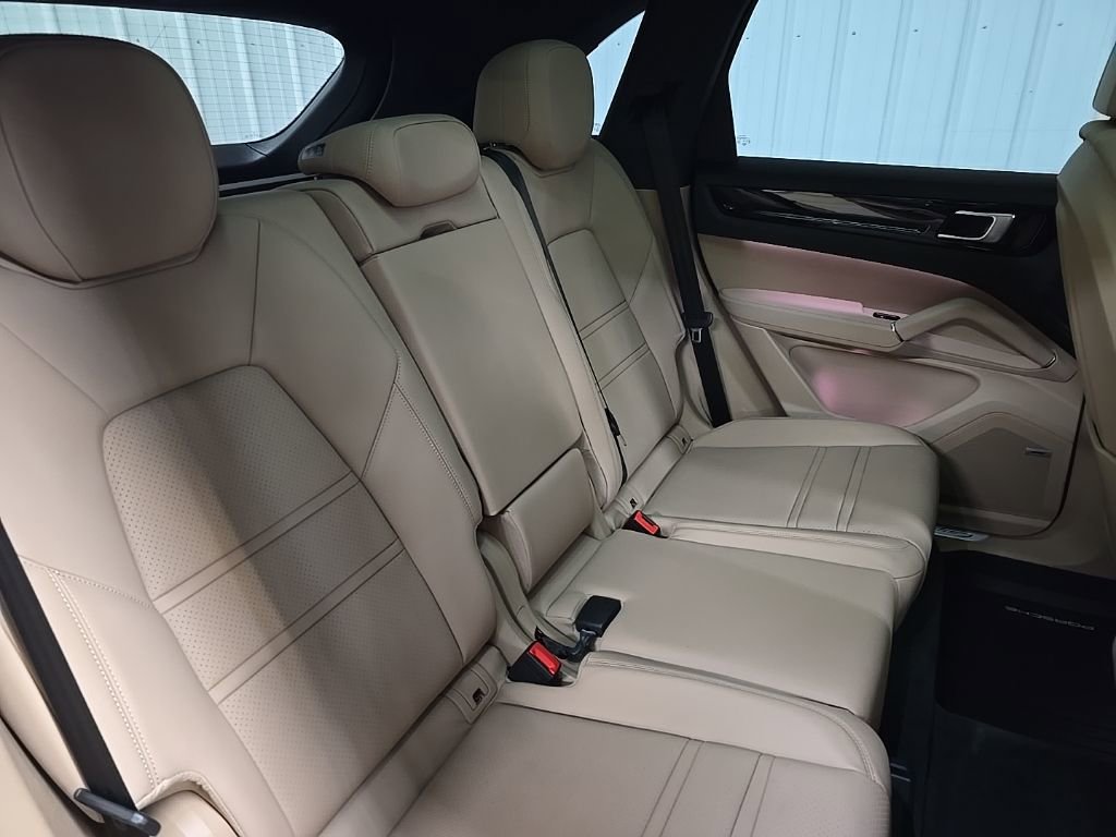 Used 2022 Porsche Cayenne image 17