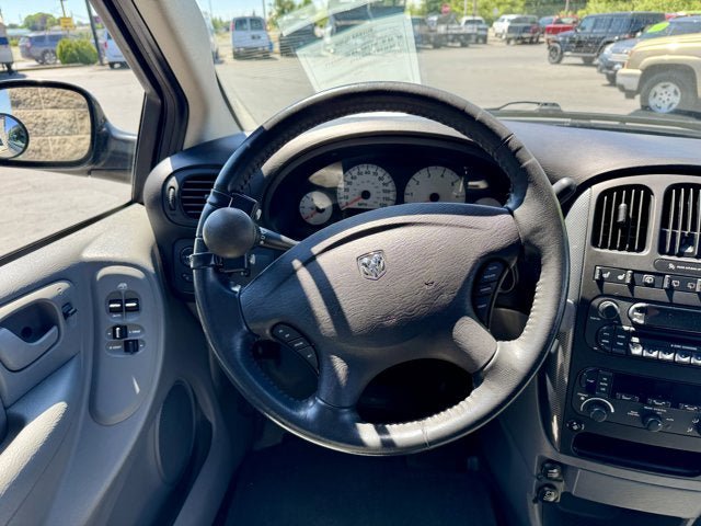 Used 2006 Dodge Grand Caravan SXT w/ Leather Interior Group FWD image 17