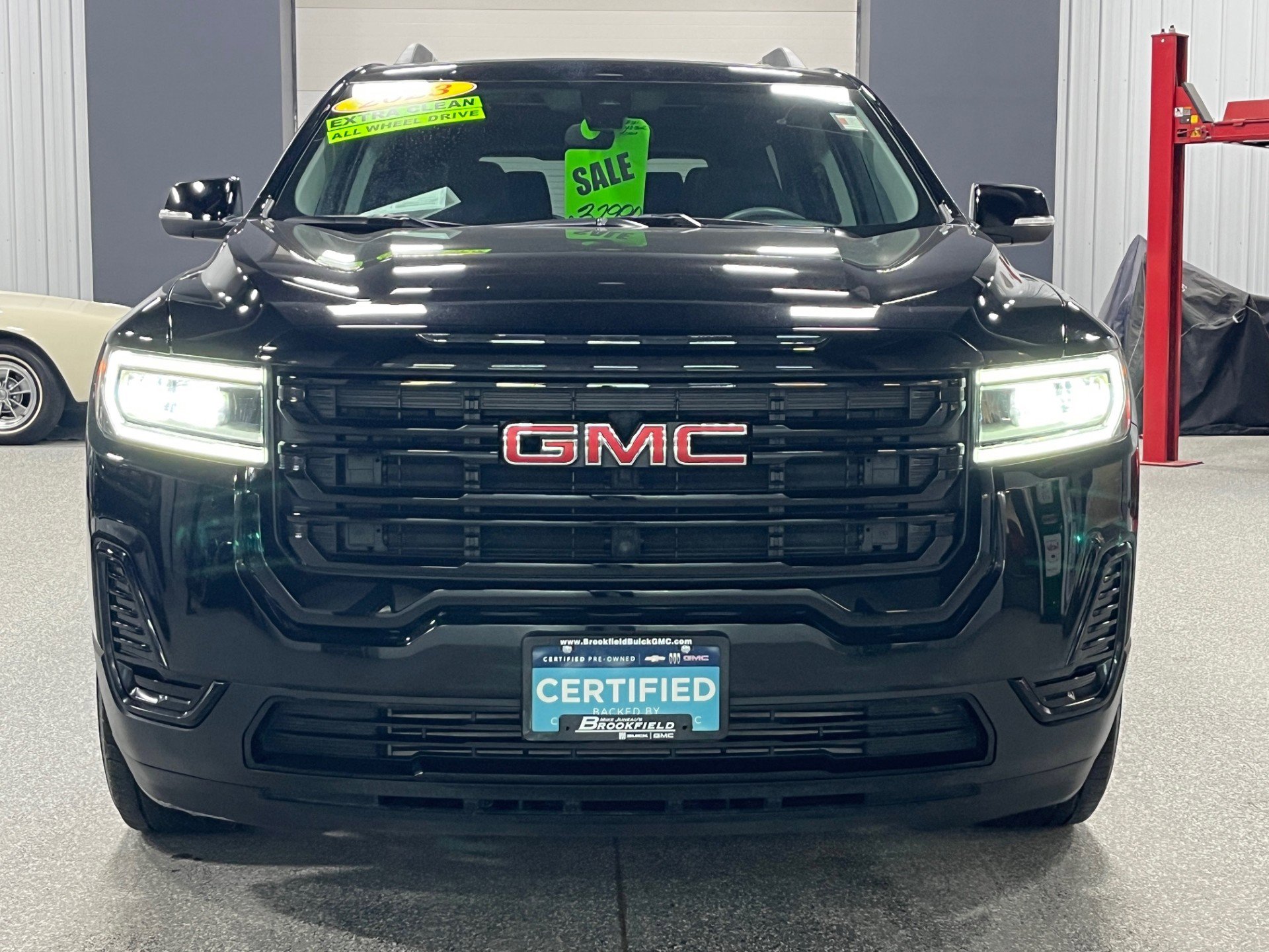 Certified 2023 GMC Acadia SLE w/ Driver Convenience Package image 8