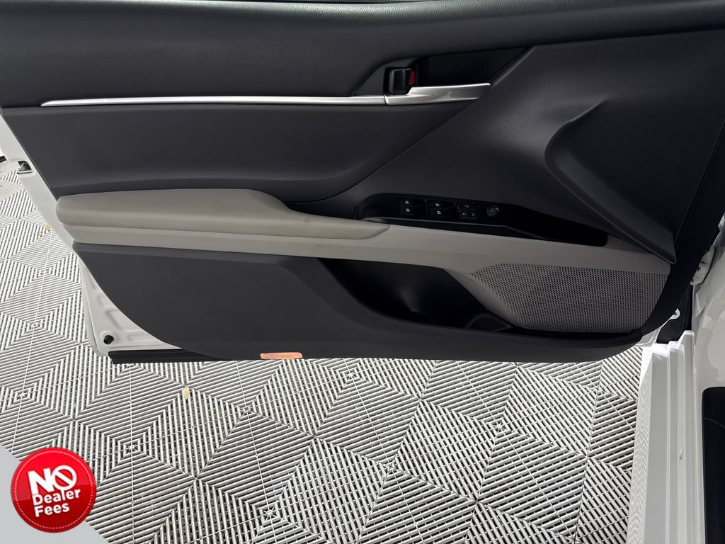 Used 2019 Toyota Camry LE FWD image 8