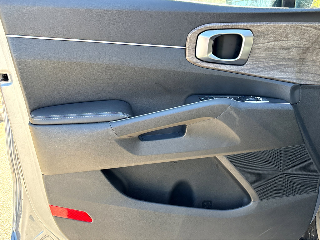 Used 2022 Kia Sorento S image 17