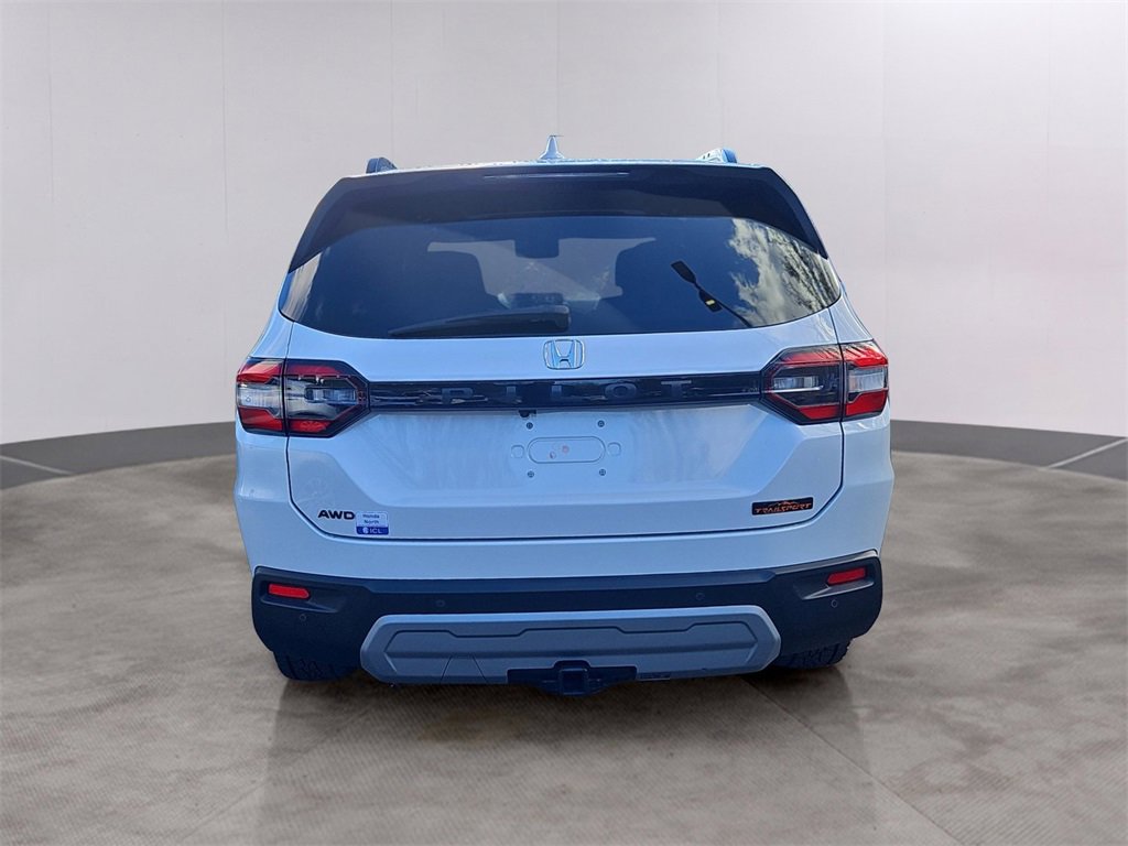 Certified 2025 Honda Pilot TrailSport image 5