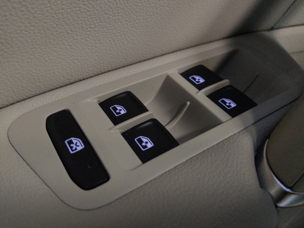 Used 2020 Volkswagen Golf 4-Door image 27