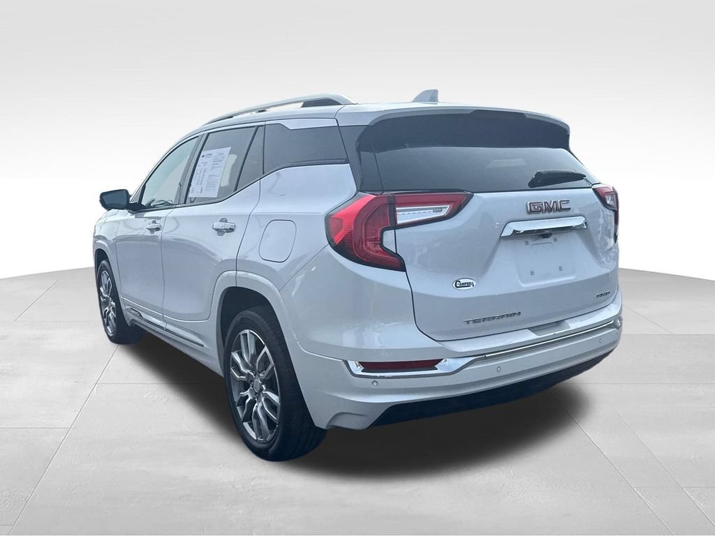 Used 2023 GMC Terrain Denali w/ Denali Premium Package AWD/4WD image 3