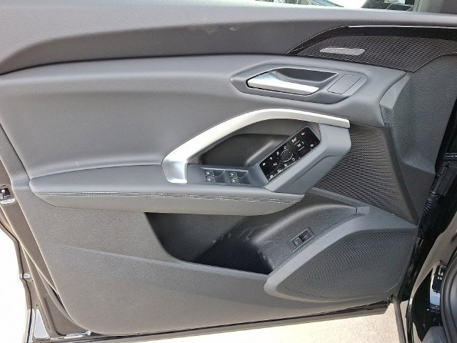 Used 2025 Audi Q5 Premium Plus w/ Premium Plus AWD/4WD image 8
