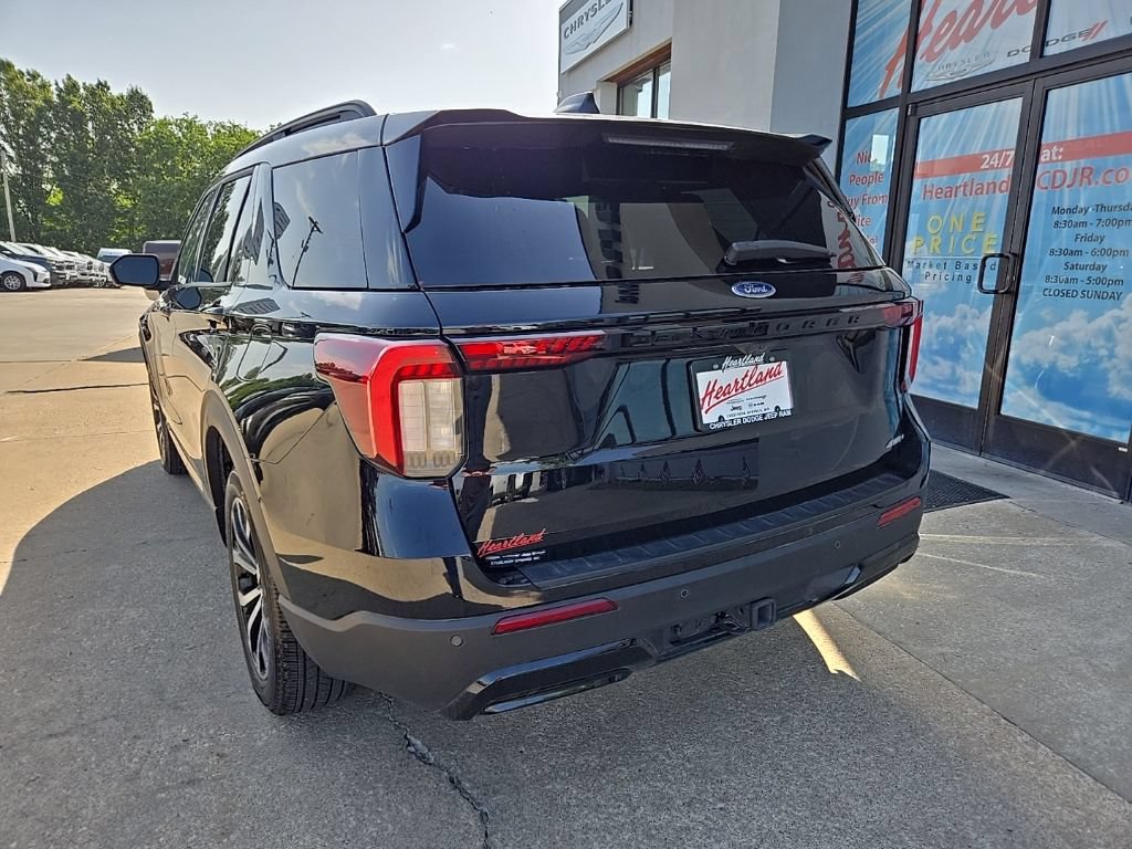Used 2025 Ford Explorer ST-Line AWD/4WD image 9