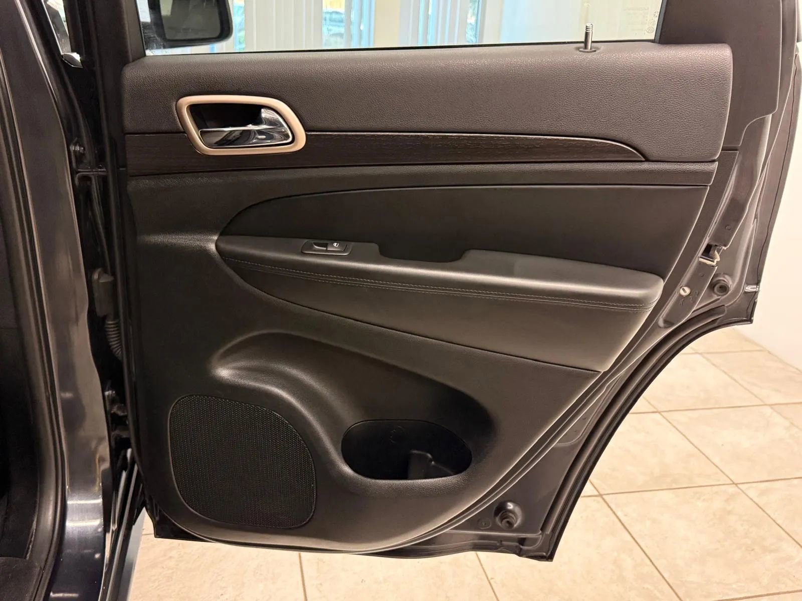 Used 2014 Jeep Grand Cherokee Laredo w/ Quick Order Package 23E image 15