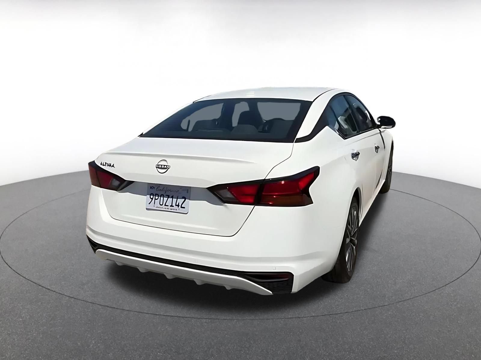 Used 2025 Nissan Altima 2.5 SV FWD image 14